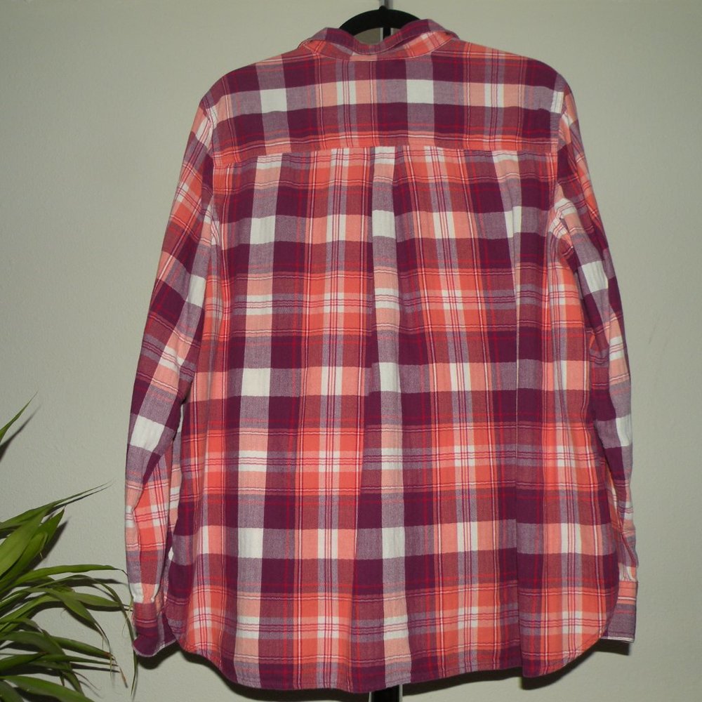 Old navy boyfriend shirt - Picture 3 of 4